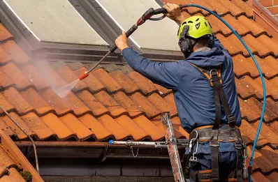 Démoussage et hydrofuge de toiture à Éblange
